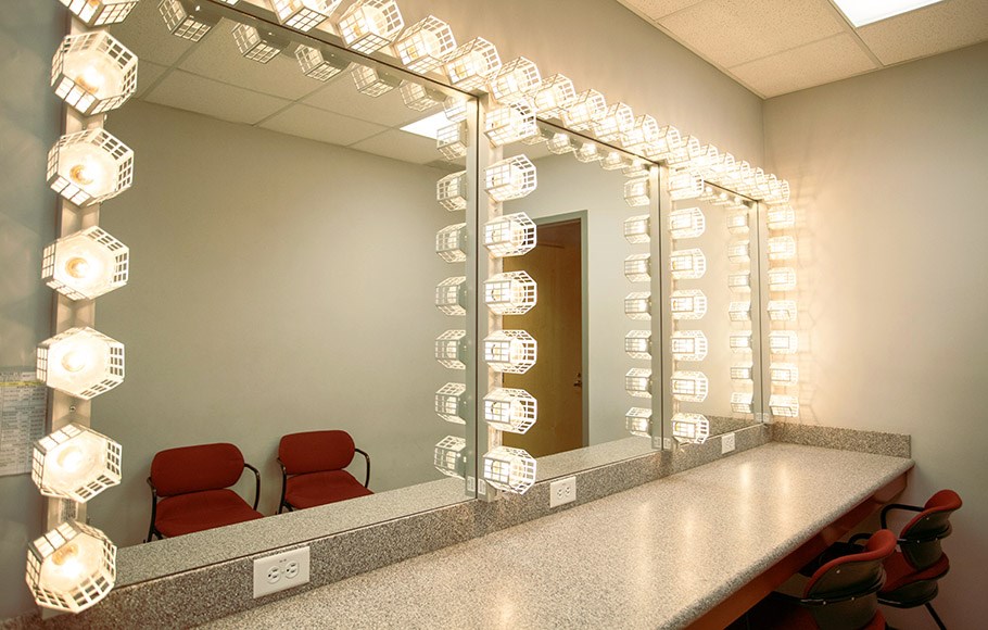 Annex dressing room mirrors